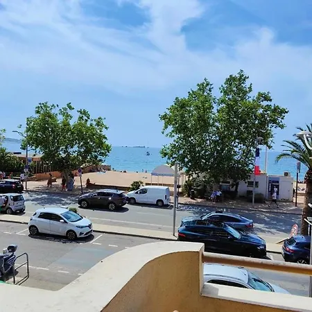 Charming Beachfront In Apartment