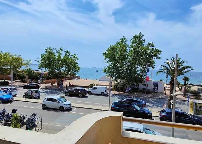 Charming Beachfront In Apartment