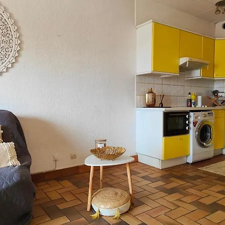 Apartment Charming Beachfront In Frejus