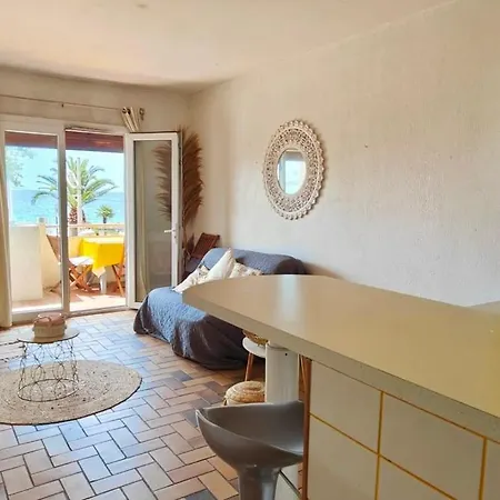 Charming Beachfront In Apartman Fréjus
