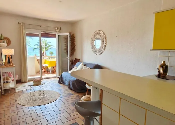 Charming Beachfront In شقة Fréjus